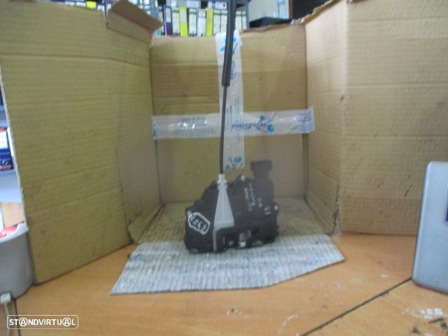 Fecho 51905681 FIAT GRANDE PUNTO 2012 FD 6 PINOS FIAT GRANDE PUNTO 2015 1.3JTD 84CV 5P PRETO F DRT 6 PINOS - 2