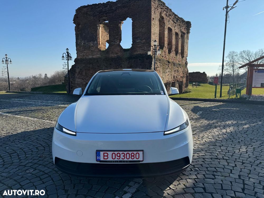 Tesla Model Y RWD - 1