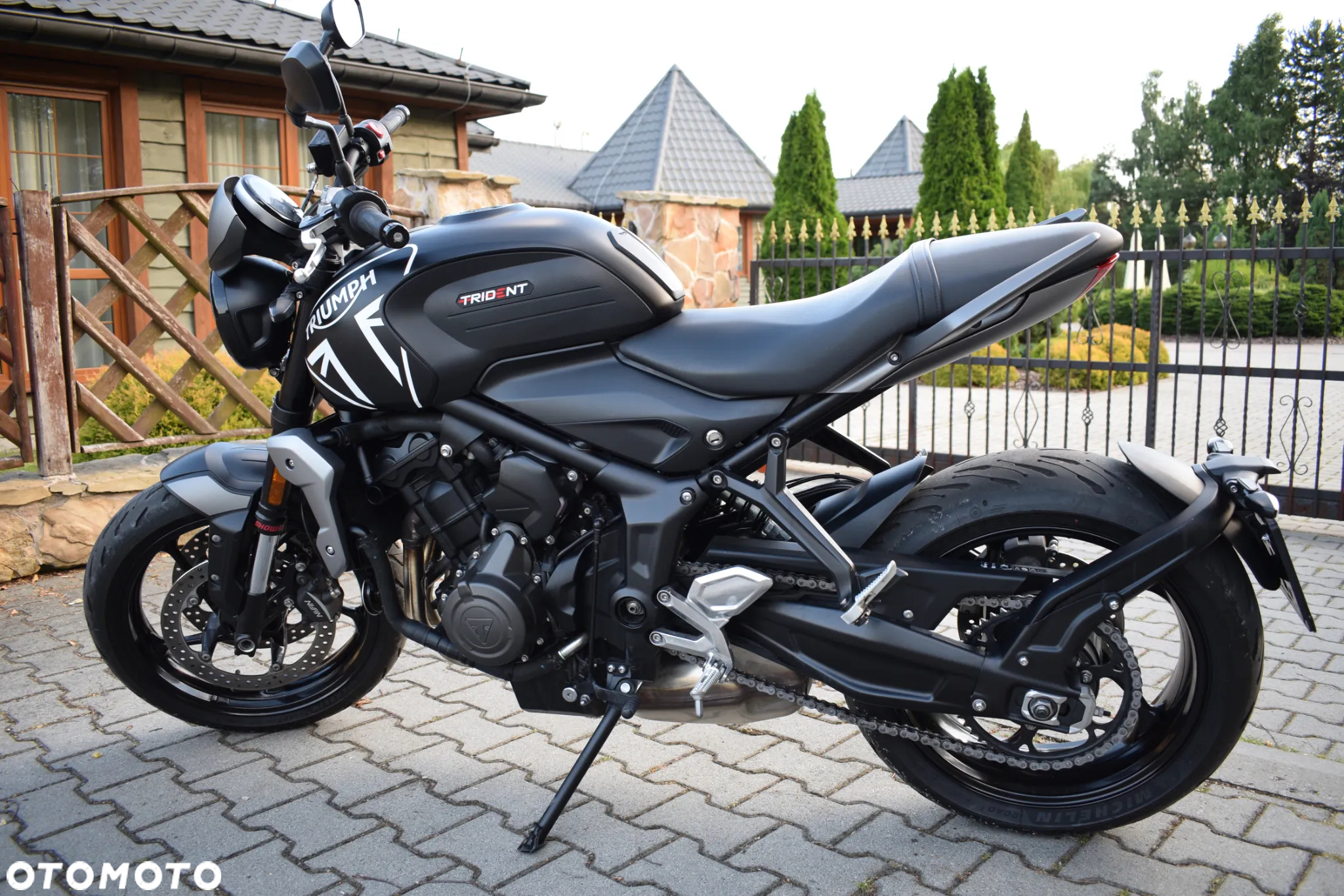 Triumph Trident - 16