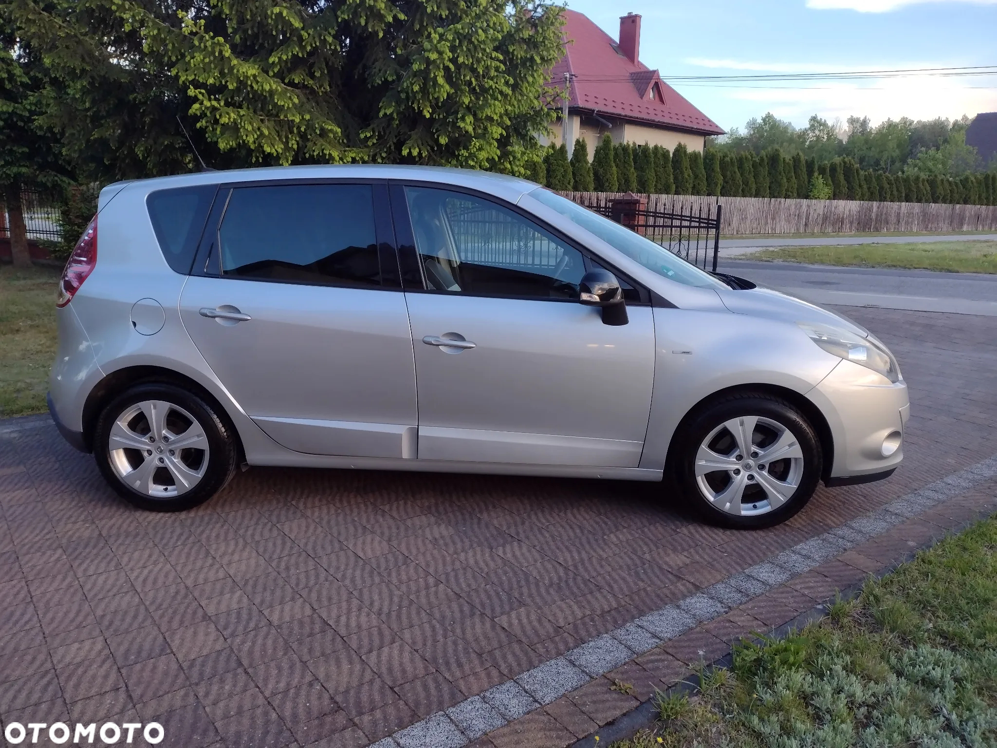 Renault Scenic 1.4 16V TCE Bose Edition - 9