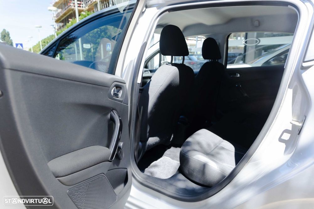 Peugeot 208 1.4 HDi Active — fotografia 14