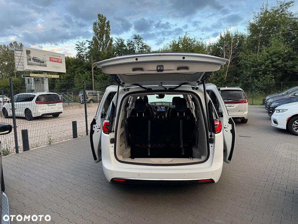 Chrysler Pacifica - 21