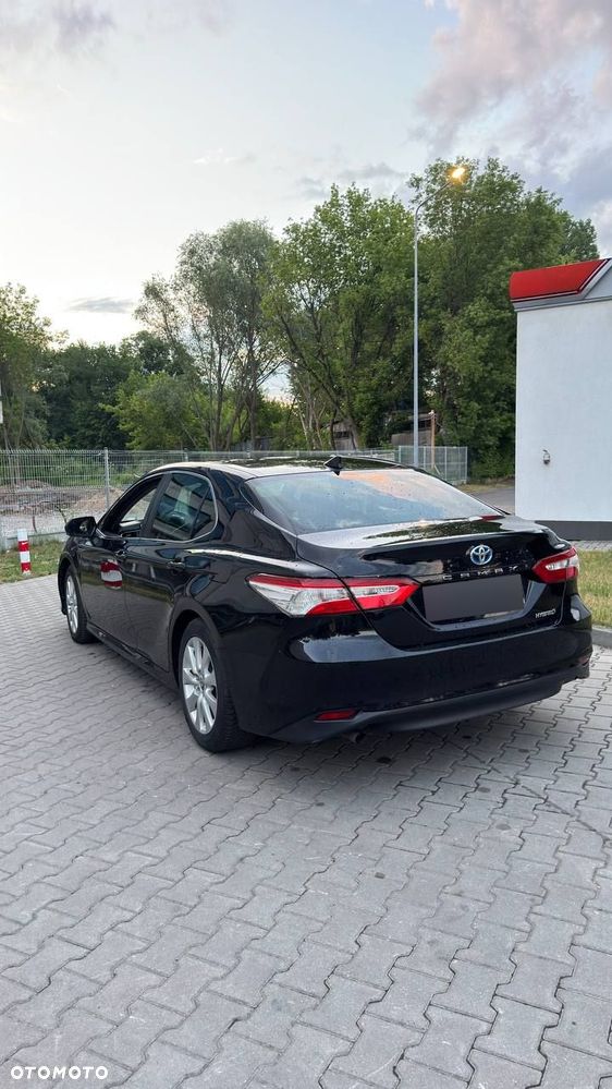 Toyota Camry Luxury - 4