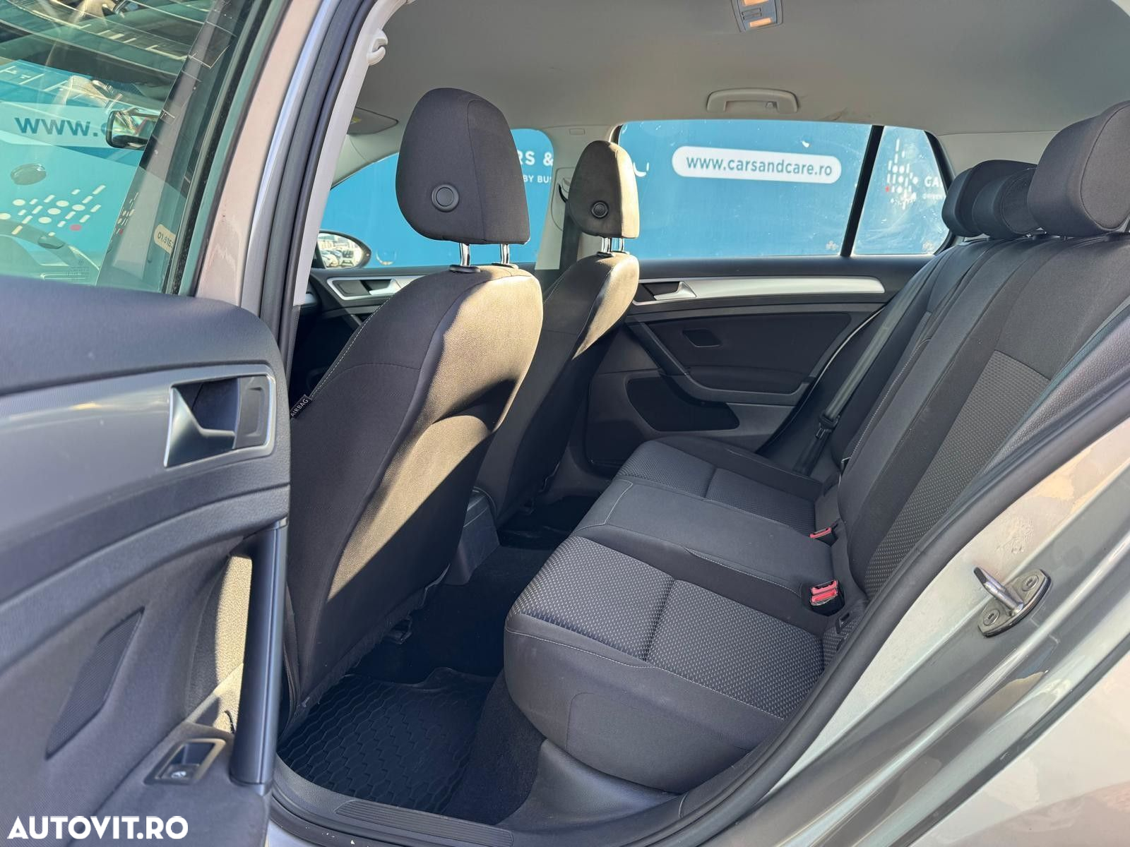 Volkswagen Golf - 10