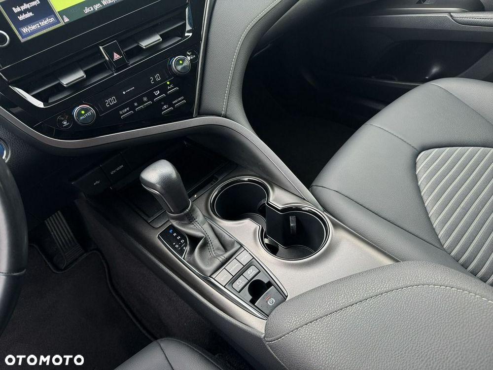 Toyota Camry - 22