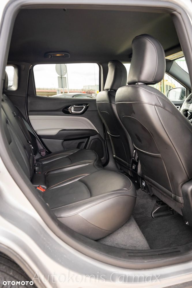 Jeep Compass - 25