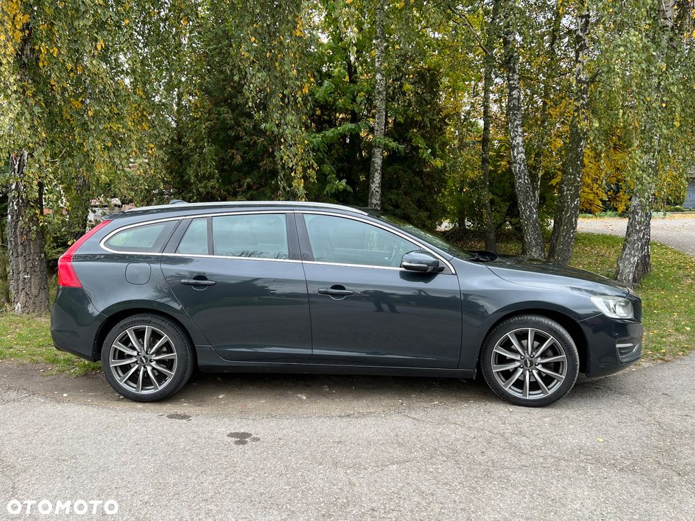Volvo V60 D2 Summum - 2