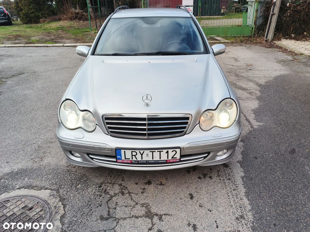 Mercedes-Benz Klasa C 320 4Matic Avantgarde Sport Edition - 24