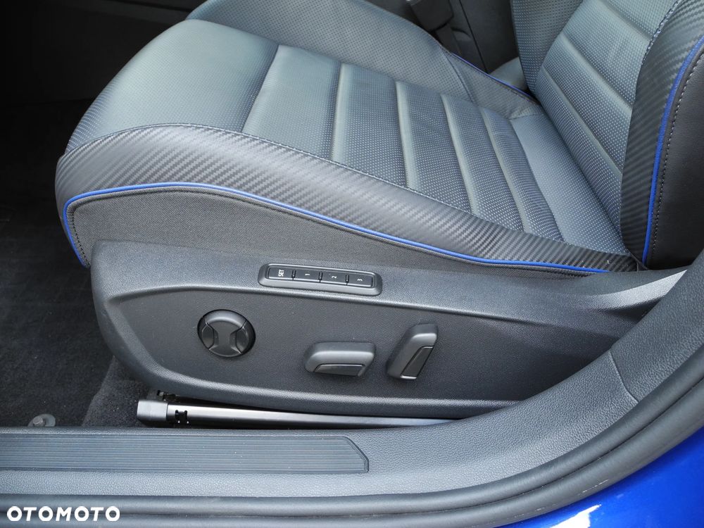 Volkswagen Golf - 12