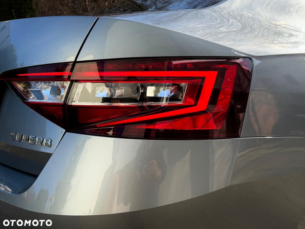 Skoda Superb 2.0 TDI L&K DSG - 8