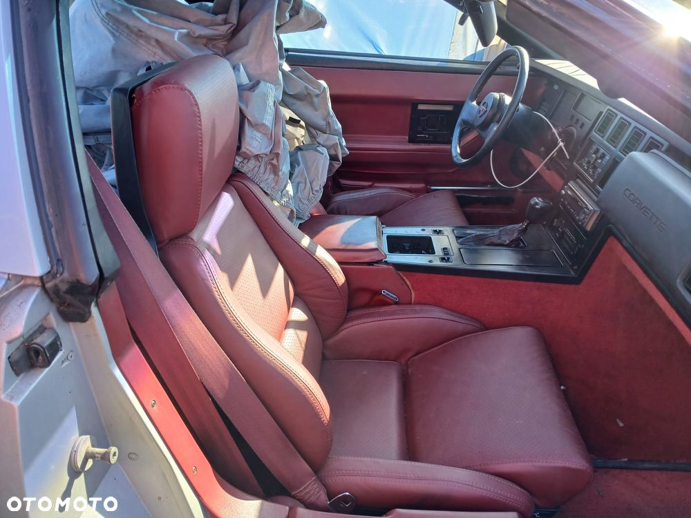 Chevrolet Corvette - 22