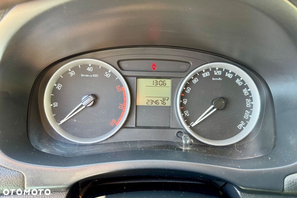 Skoda Fabia 1.2 HTP Cool Colour Edition - 23