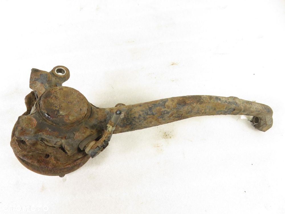 PIASTA PRZEDNIA LEWA LEXUS IS 200 - 2