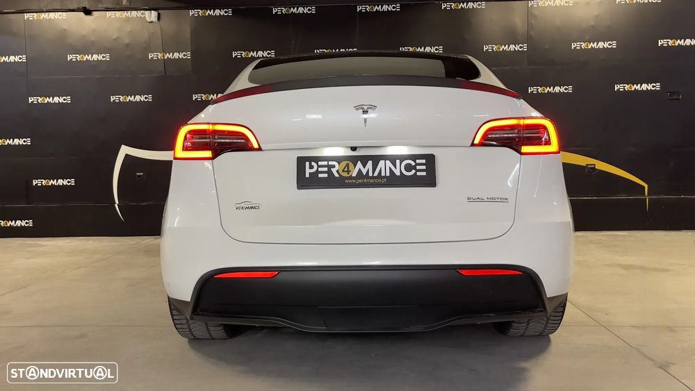 Tesla Model Y Performance Dual Motor AWD - 16