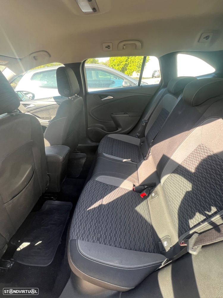 Opel Astra Sports Tourer - 8
