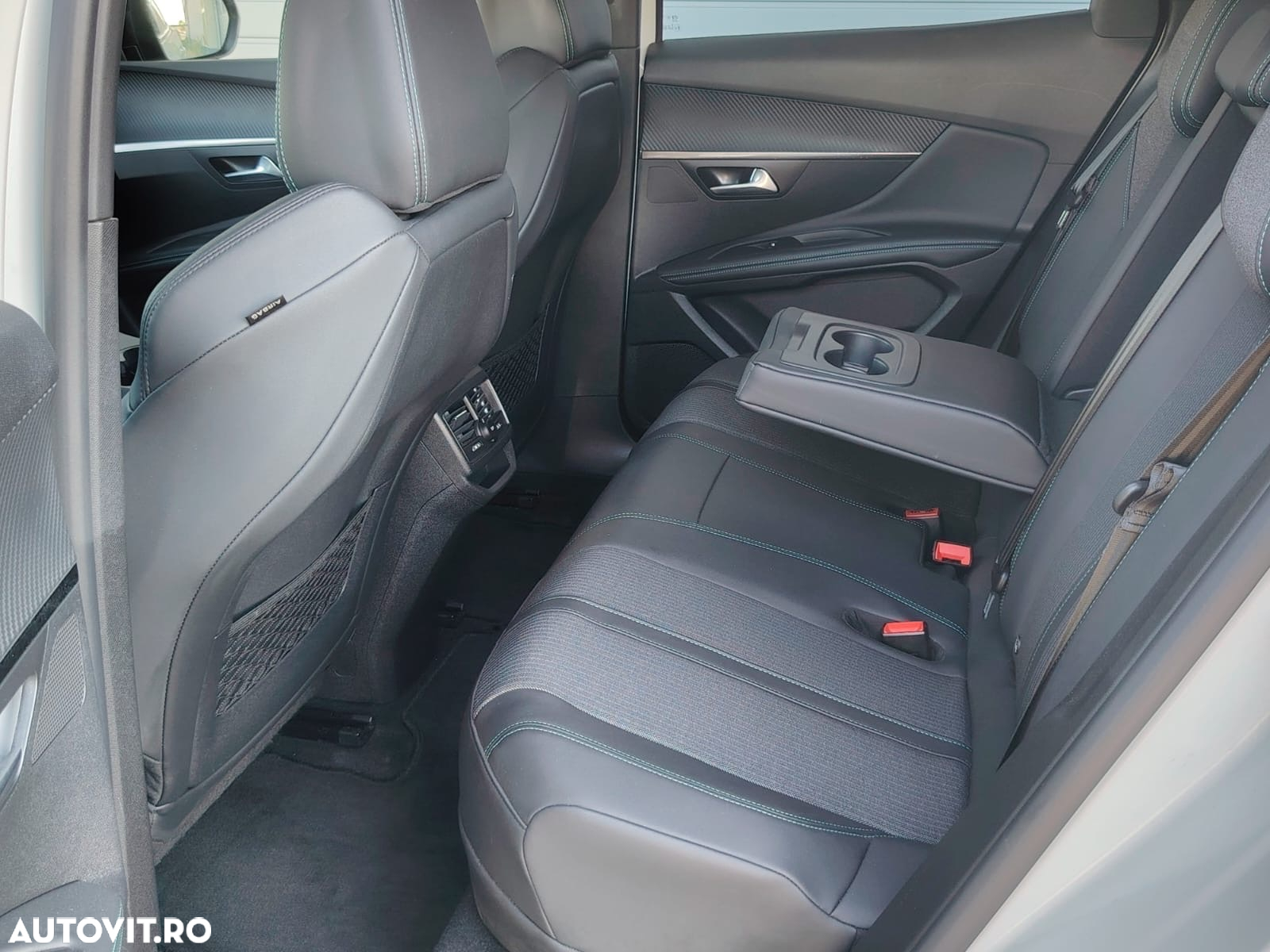 Peugeot 3008 PHEV EAT8 Allure - 11