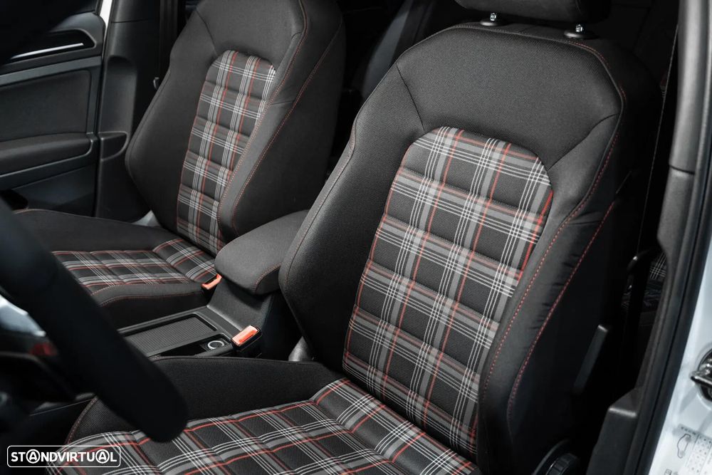 VW Golf GTI Performance BlueMotion DSG - 22