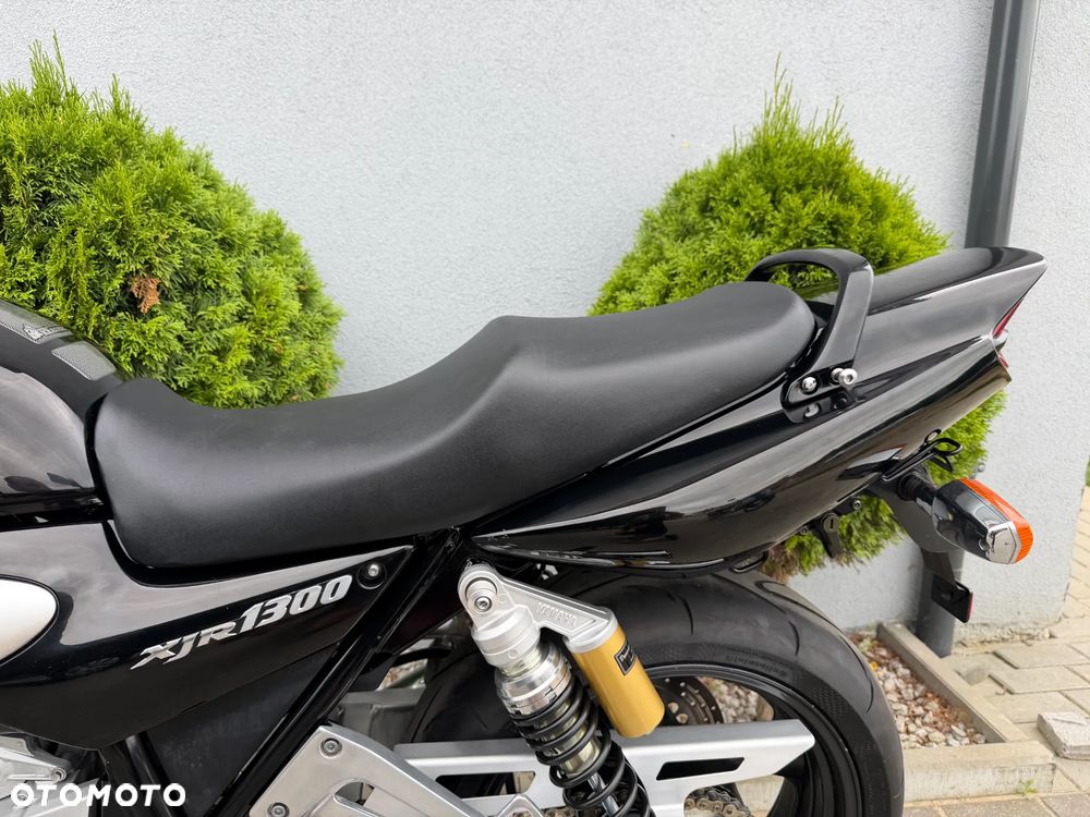 Yamaha XJR - 32