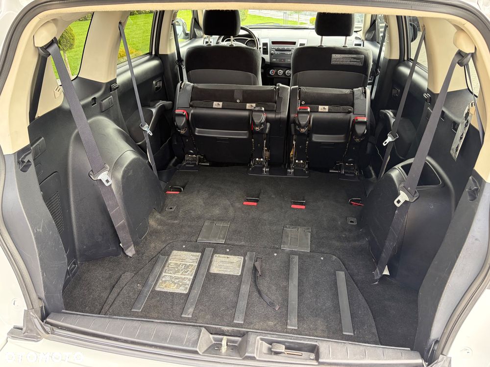 Mitsubishi Outlander 3.0 V6 XLS - 22