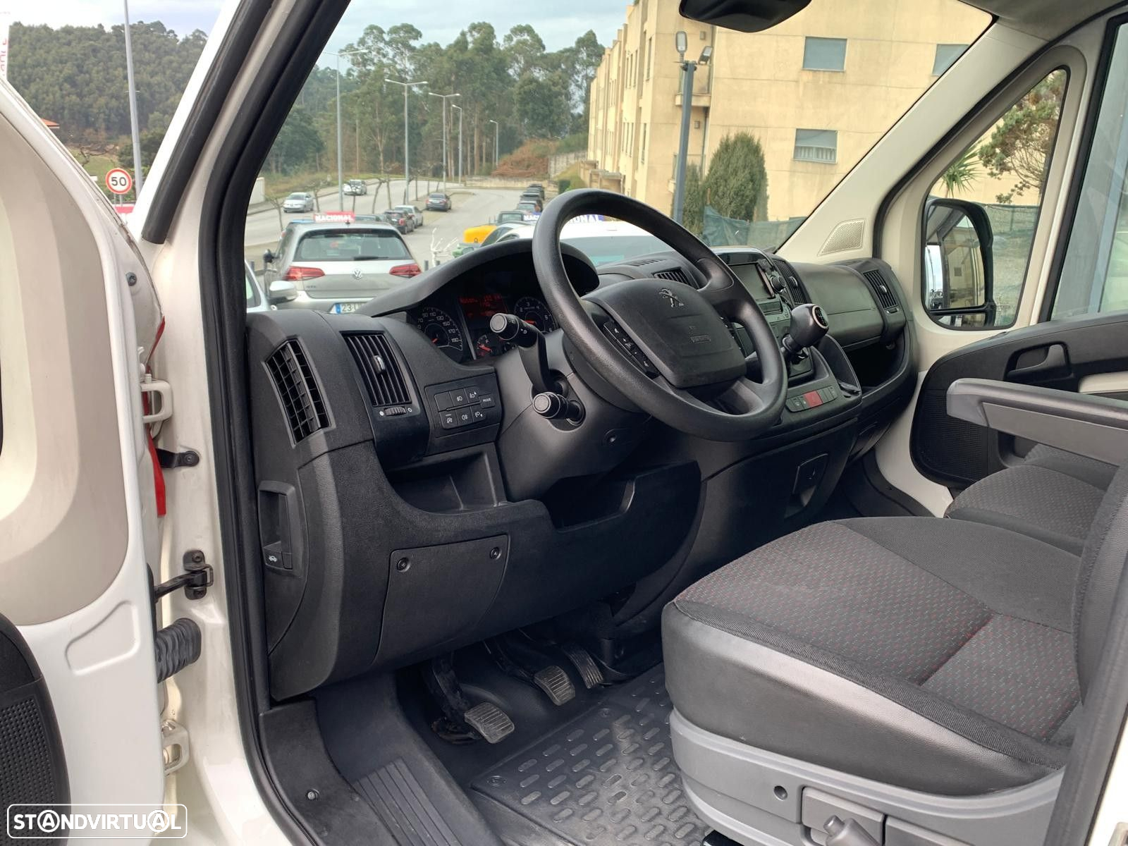 Peugeot Boxer 2.2 BlueHDi 335 L2 CD - 17