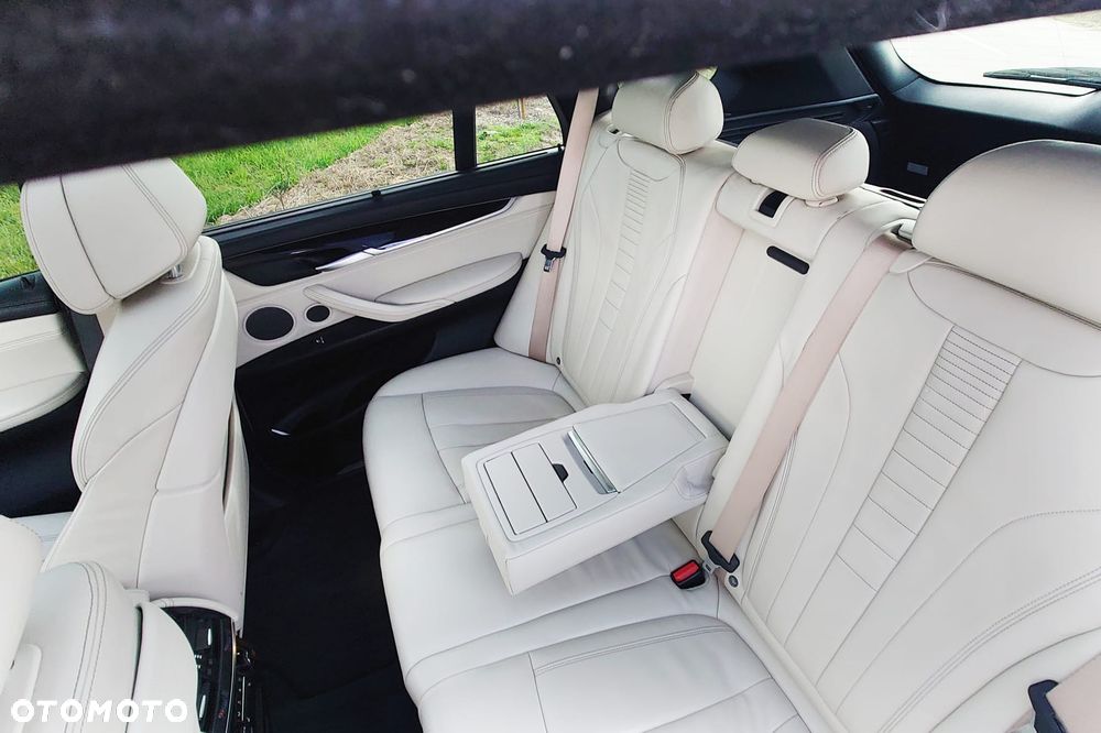 BMW X5 xDrive50i - 9