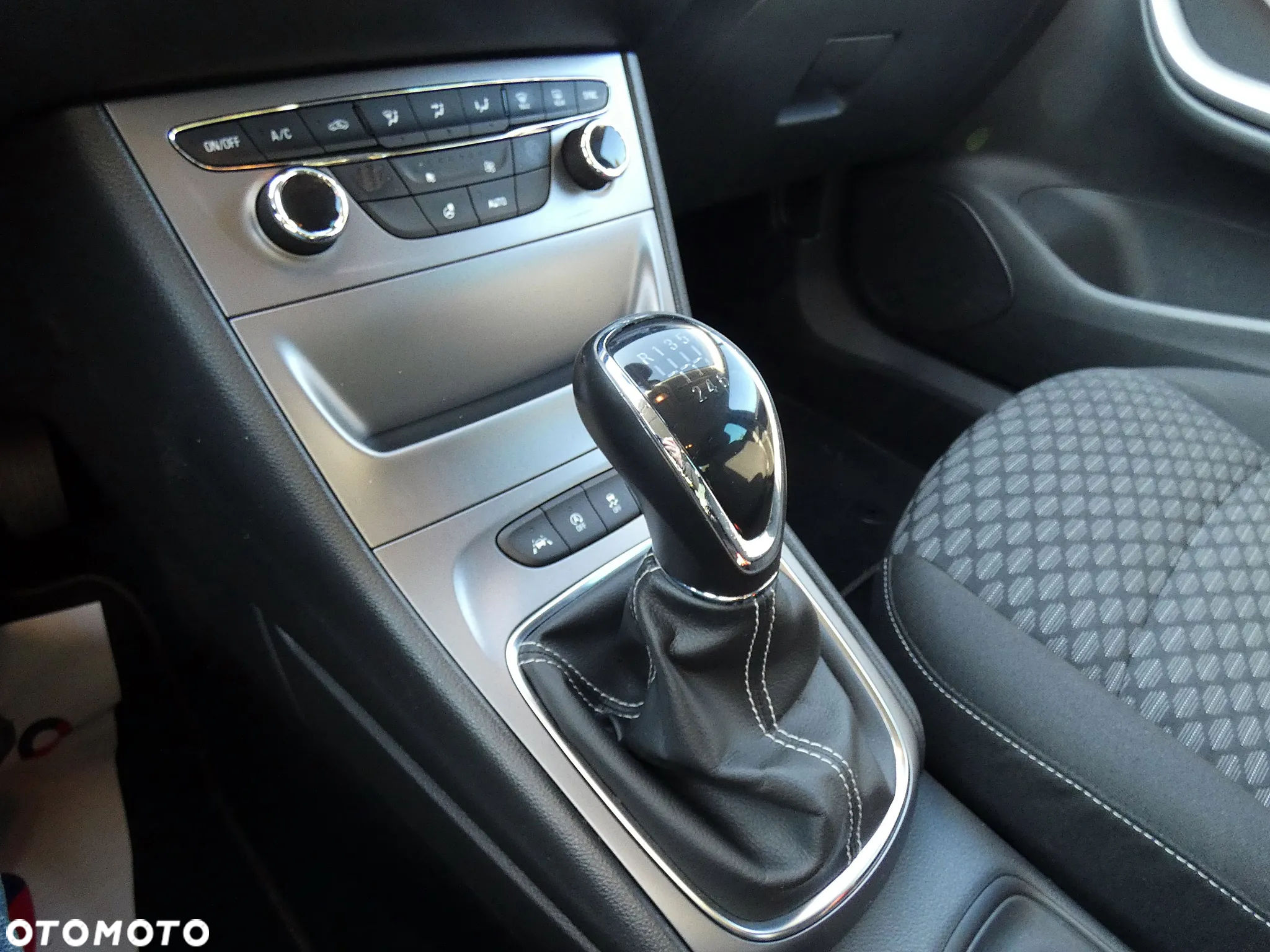 Opel Astra V 1.4 T Dynamic S&S - 6