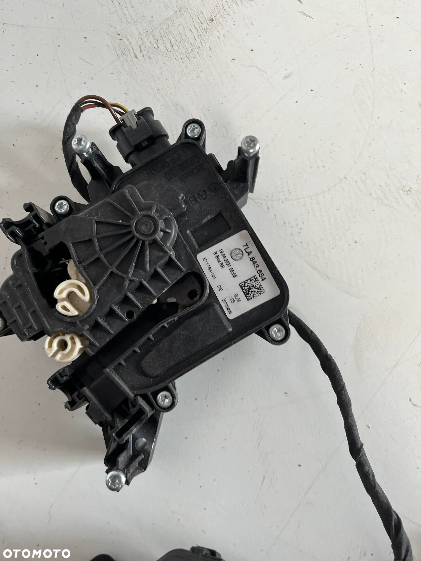 Zamek linka drzwi przesuwnych VW Transporter T6.1 7LA843654 ,7LA843604 - 2