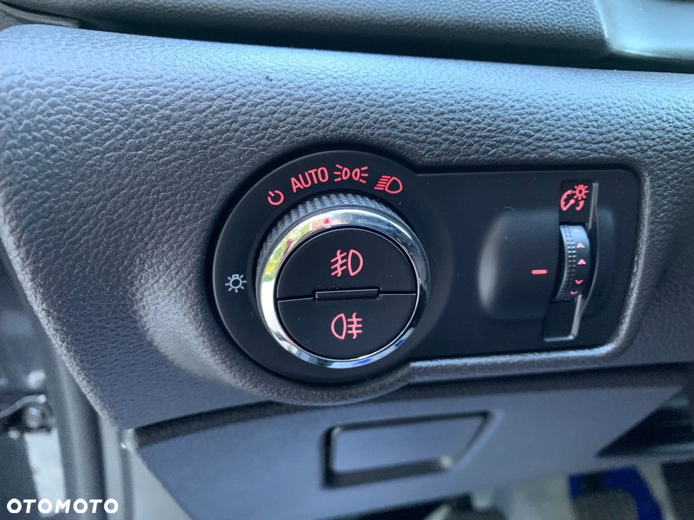 Opel Astra 1.4 Turbo Innovation - 25