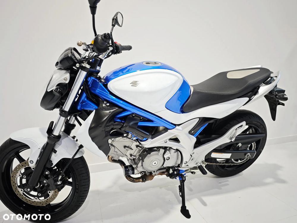 Suzuki Gladius - 11