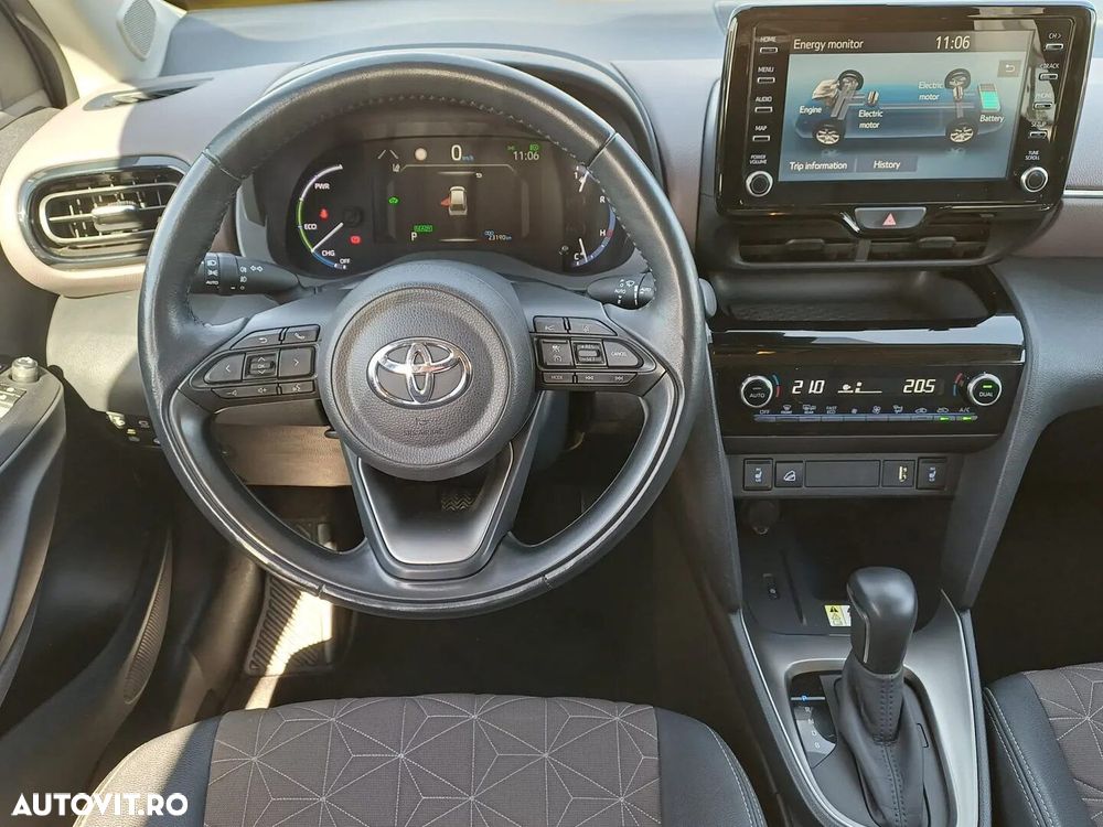 Toyota Yaris Cross 1.5 VVT-i HSD 4x4 Exclusive Elegant - 12