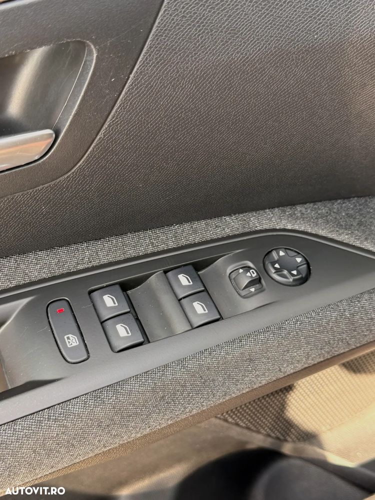 Peugeot 3008 1.6 THP EAT6 Allure - 26