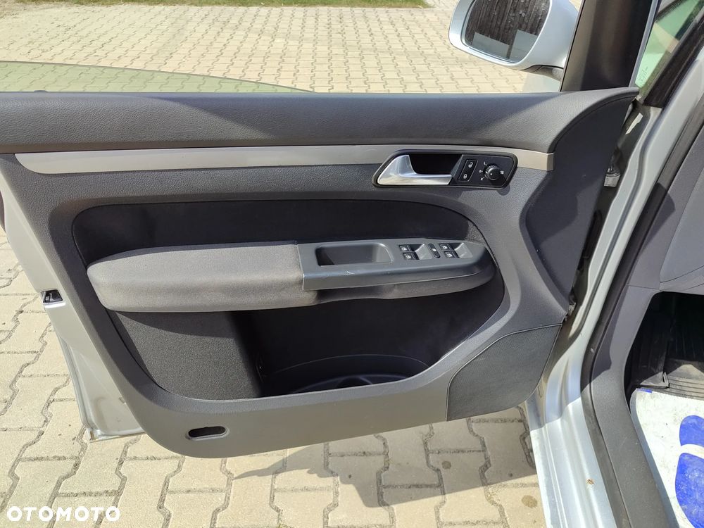 Volkswagen Touran - 23