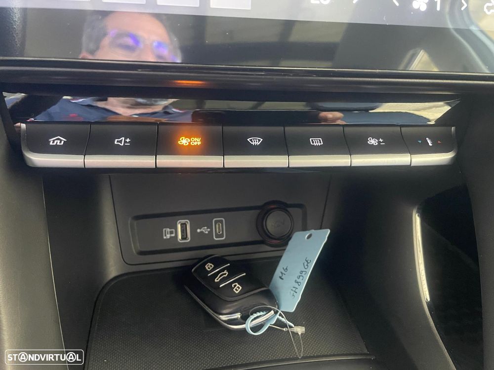 MG ZS EV 72.6 kWh Luxury - 35