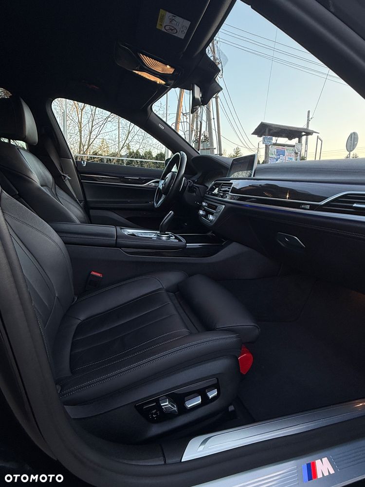 BMW Seria 7 730Ld xDrive mHEV - 26