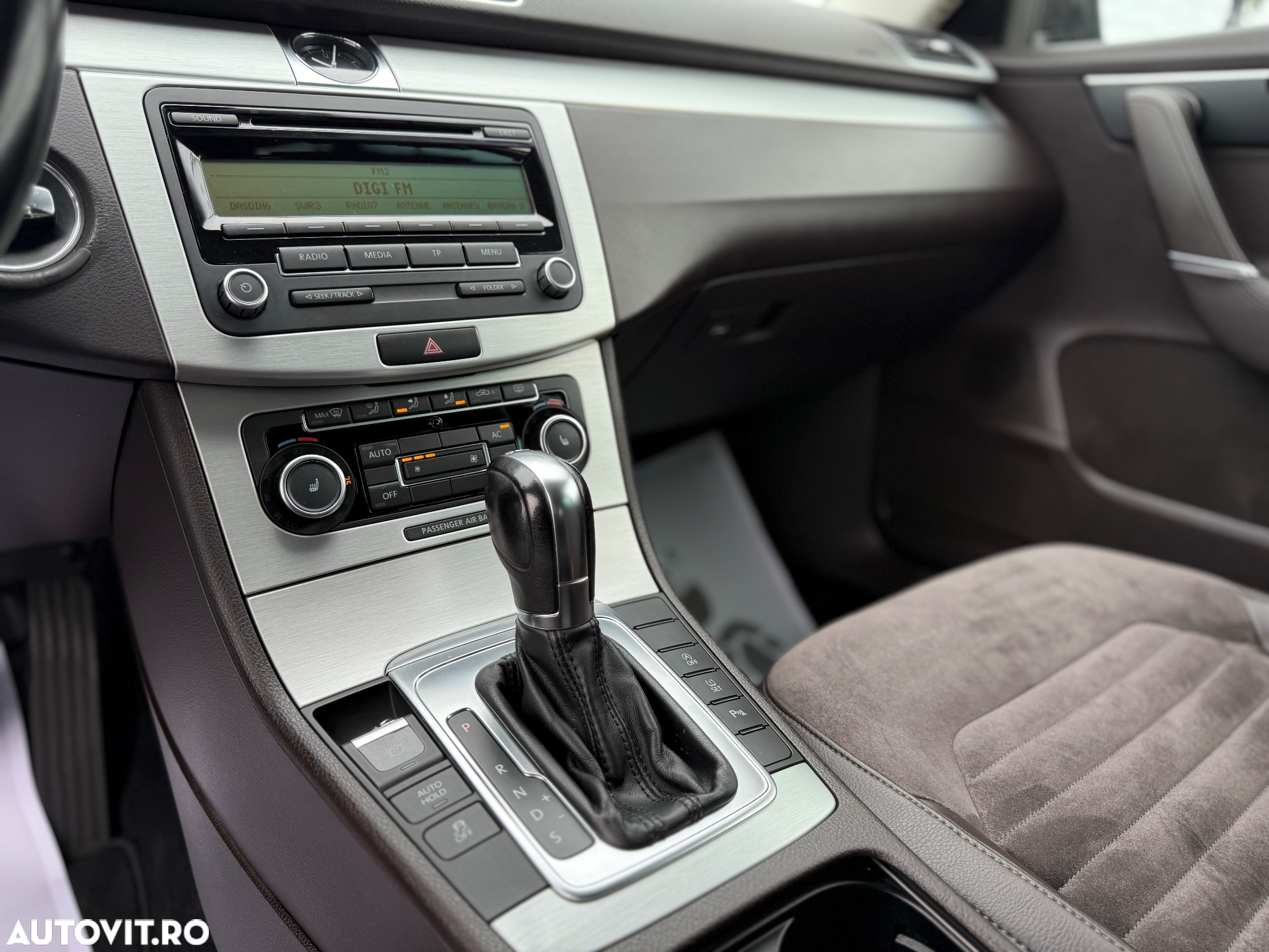 Volkswagen Passat Variant 2.0 TDI DSG BlueMotion Technology Highline - 16