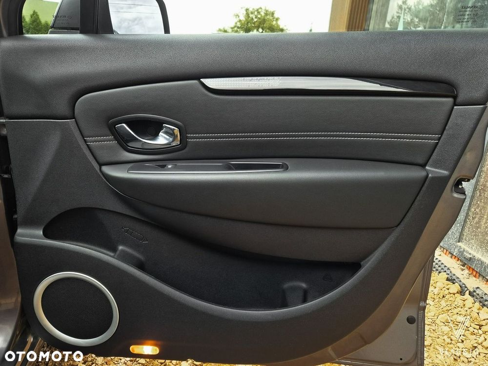 Renault Grand Scenic - 32