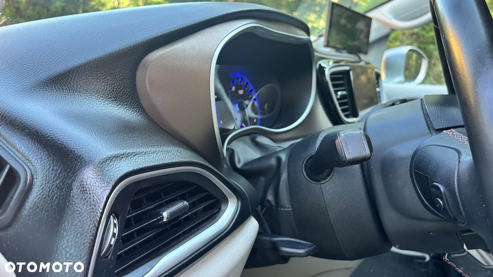 Chrysler Pacifica - 8