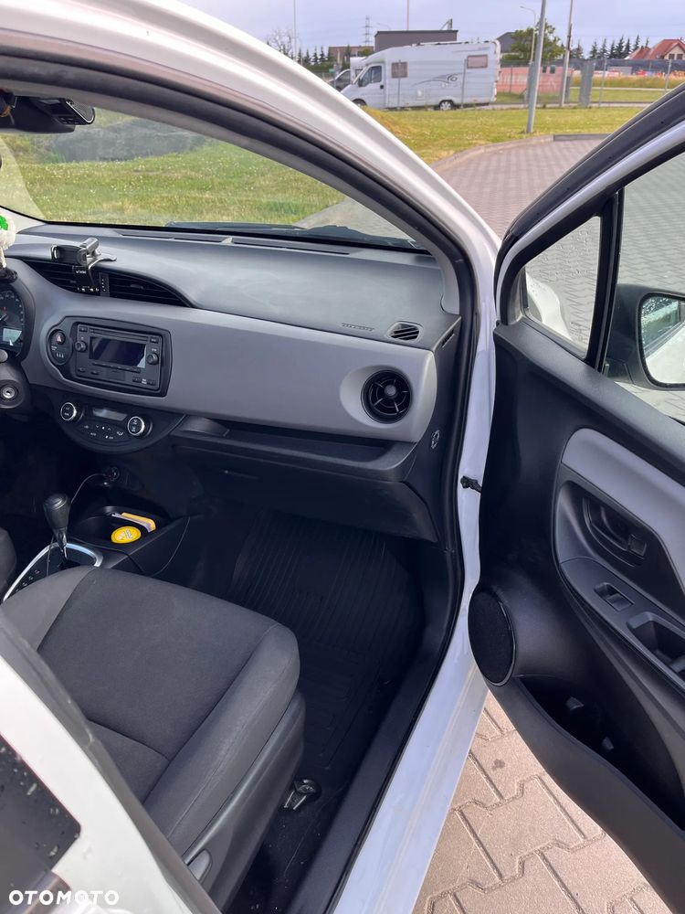 Toyota Yaris Hybrid 100 Active EU6 - 8