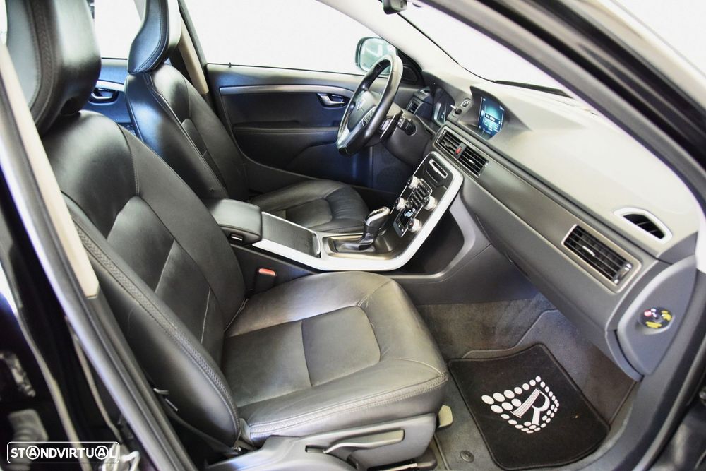 Volvo XC 70 2.0 D4 Momentum Geartronic - 22