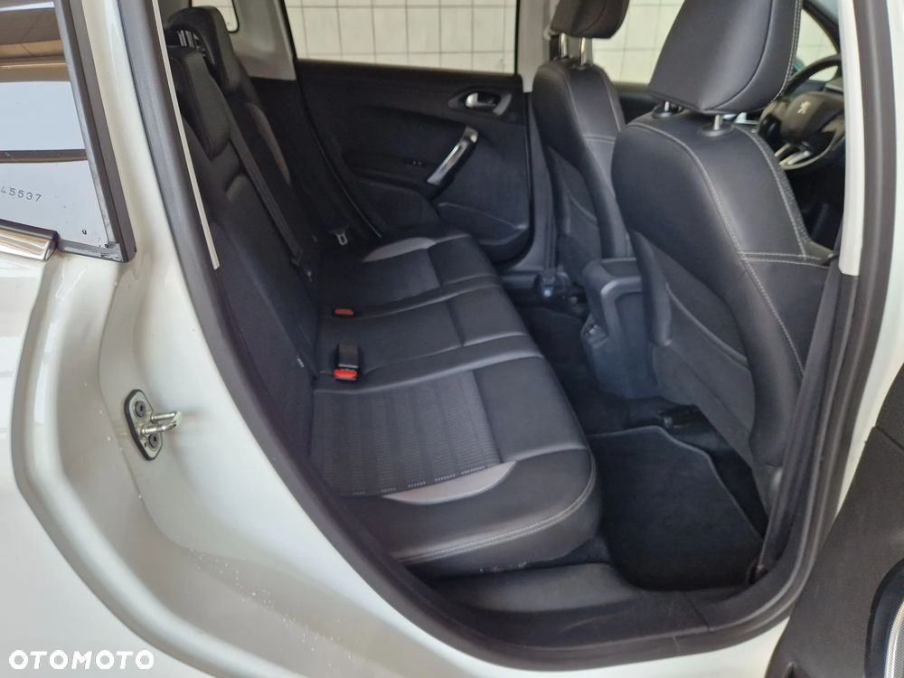 Peugeot 2008 1.6 e-HDi Allure S&S - 20