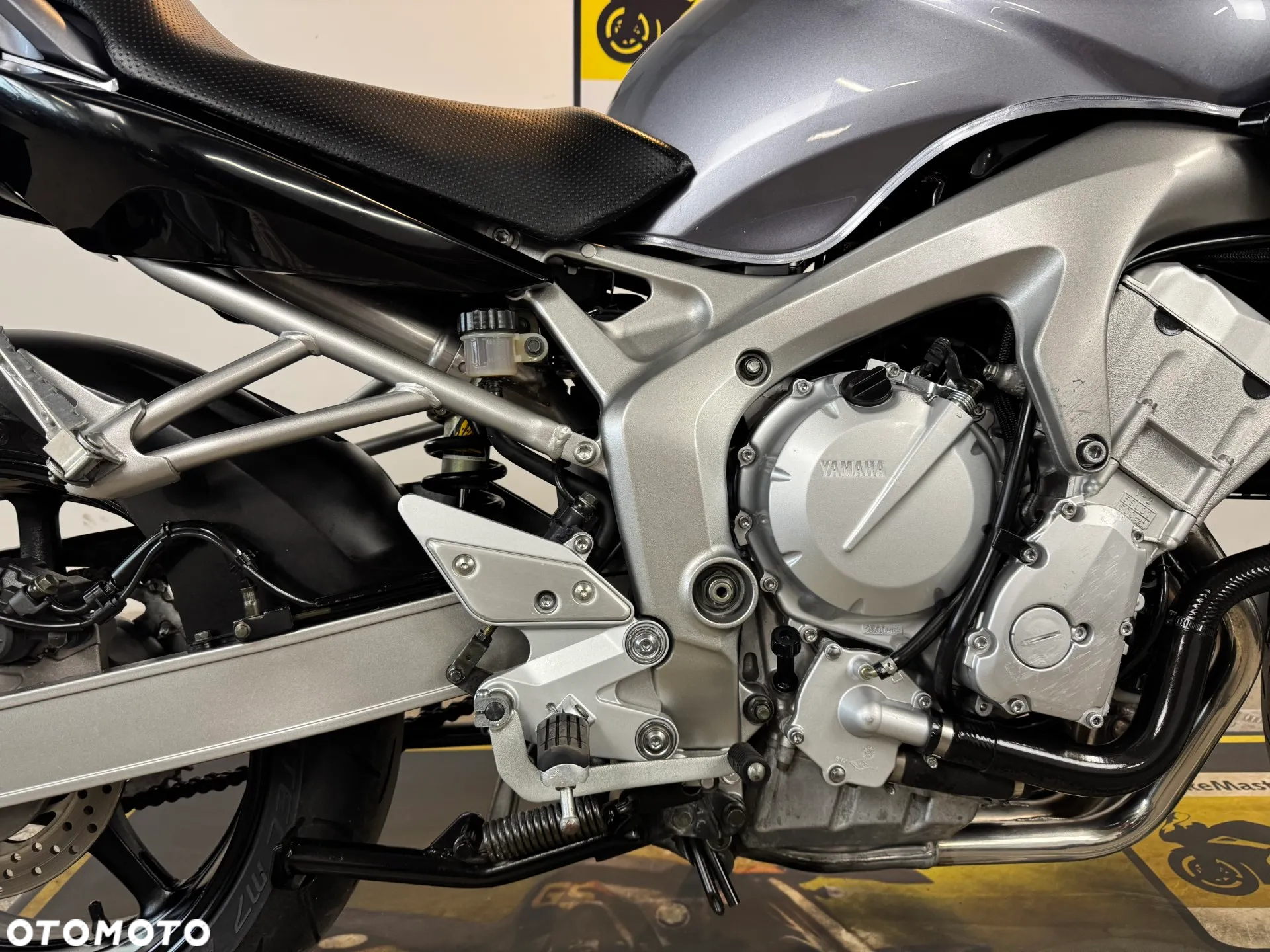 Yamaha FZ6 - 14