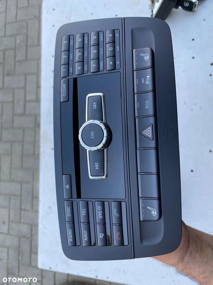 RADIO Z NAWIGACJĄ  WYŚWIETLACZEM MERCEDES W 246 - 3
