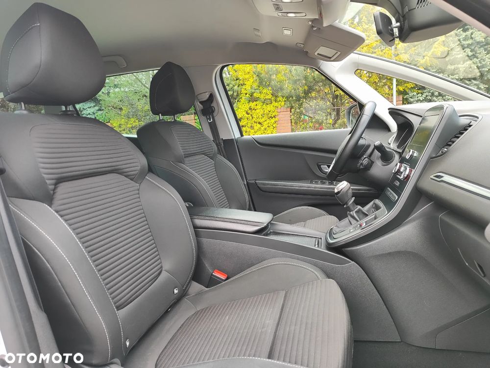 Renault Grand Scenic - 16