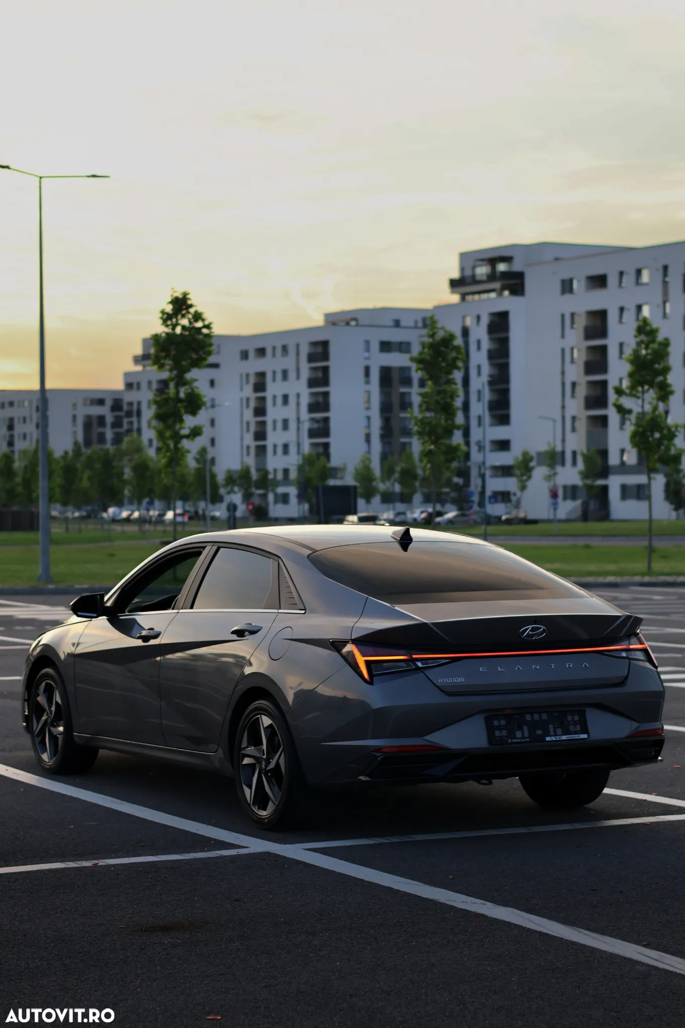 Hyundai Elantra 1.6 l 123 CP CVT Exclusive Navi - 4