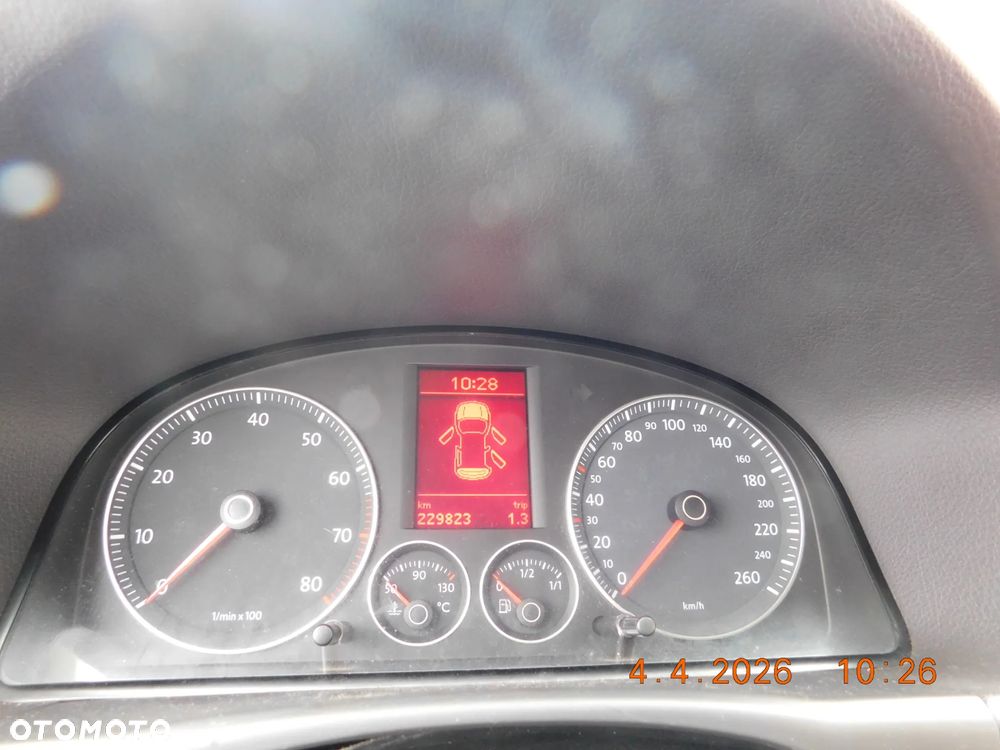 Volkswagen Touran - 12