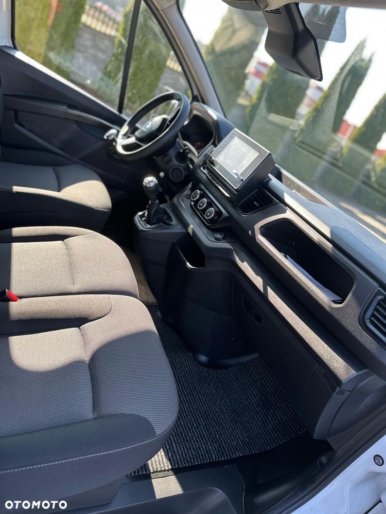 Renault Trafic Grand 2.0 dCi - 12