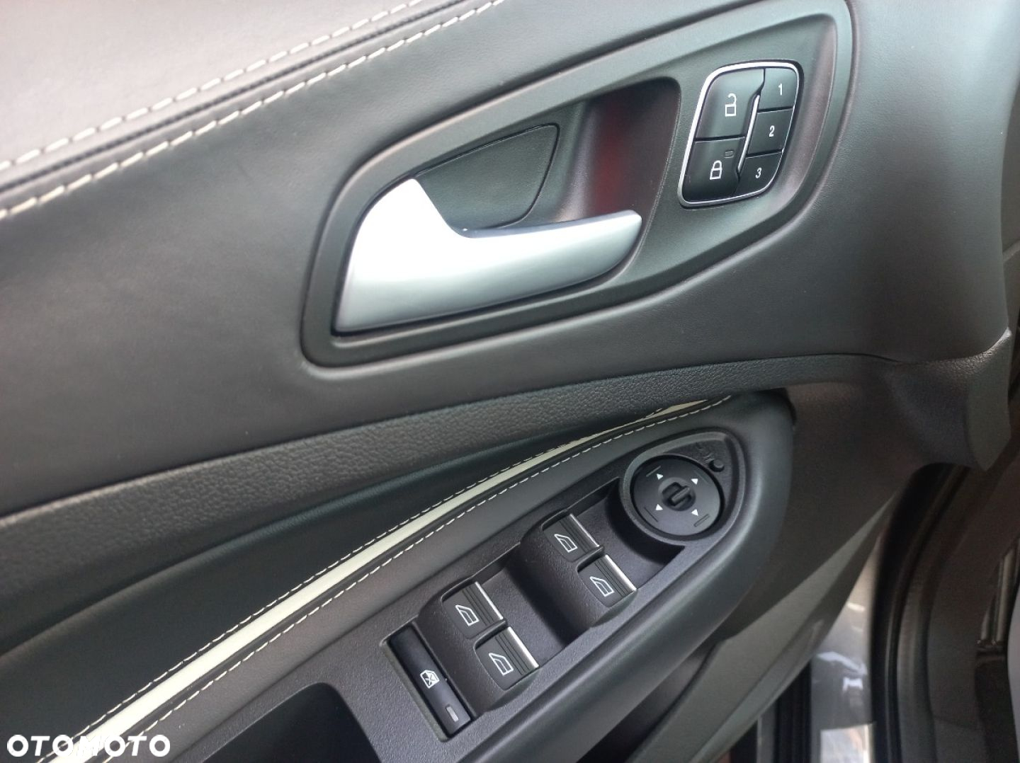 Ford Kuga - 12