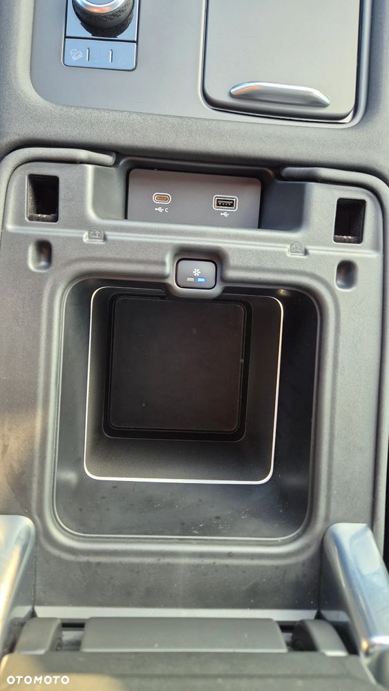 Land Rover Discovery 2.0 P300 R-Dynamic SE - 10