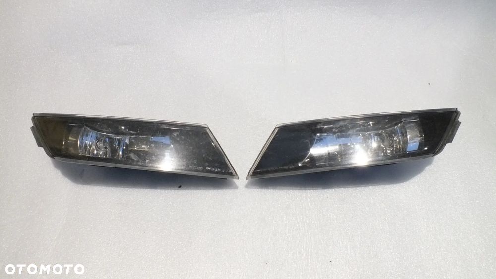 Halogen lewy prawy Skoda Superb III 3v0 - 3