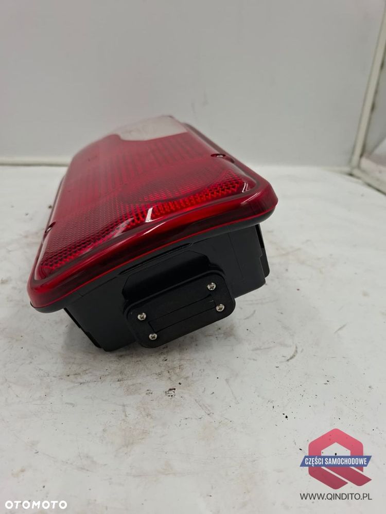 LAMPA TYLNA  PRAWA MAN TGM TGL TGA TGX - 4